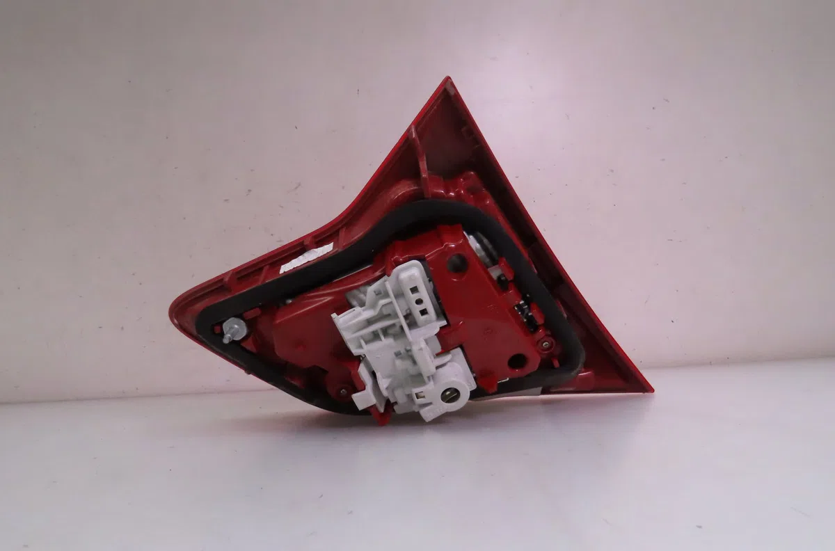 Feu arrière intérieur droit Opel MERIVA B Monospace (S10) 1.3 cdti (75) (2010-2013) occasion