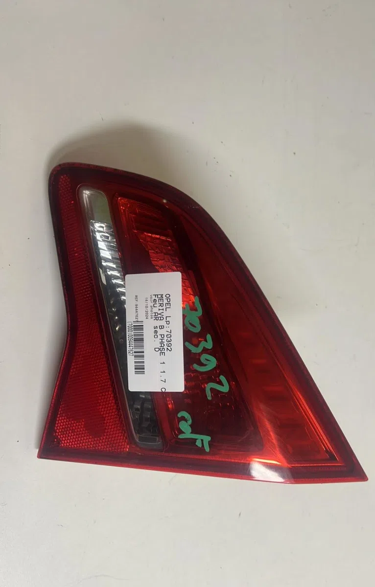 Feu arrière intérieur droit Opel MERIVA B Monospace (S10) 1.7 cdti (75) (2010-2017) occasion