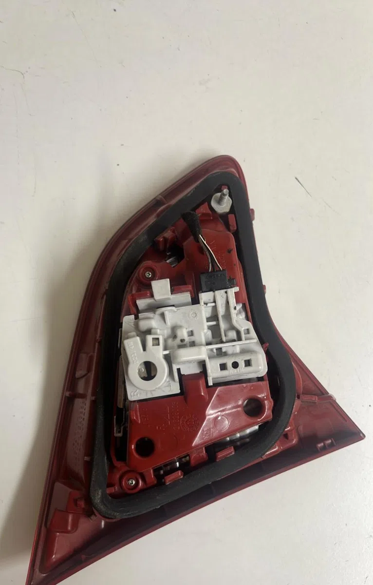 Feu arrière intérieur droit Opel MERIVA B Monospace (S10) 1.7 cdti (75) (2010-2017) occasion