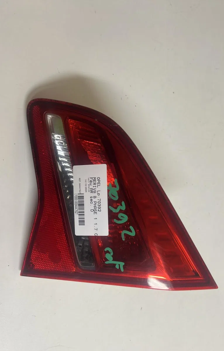 Feu arrière intérieur droit Opel MERIVA B Monospace (S10) 1.7 cdti (75) (2010-2017) occasion