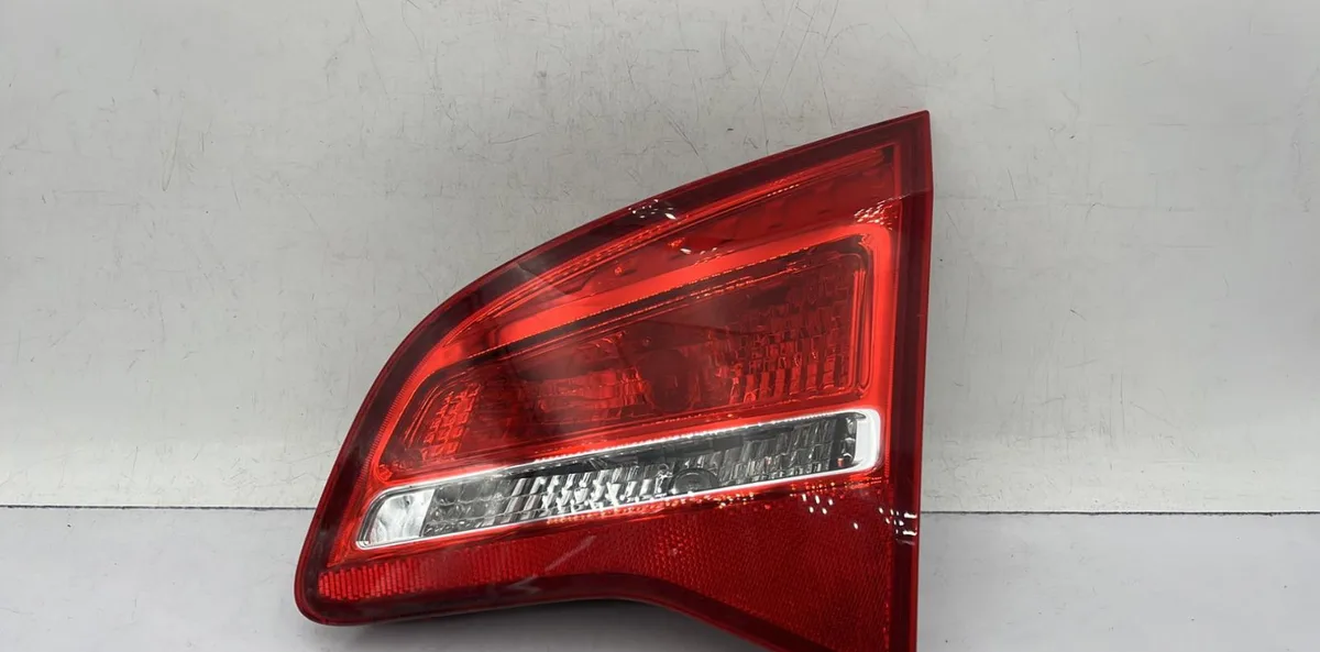 Feu arrière intérieur droit OPEL MERIVA B PHASE 2 occasion