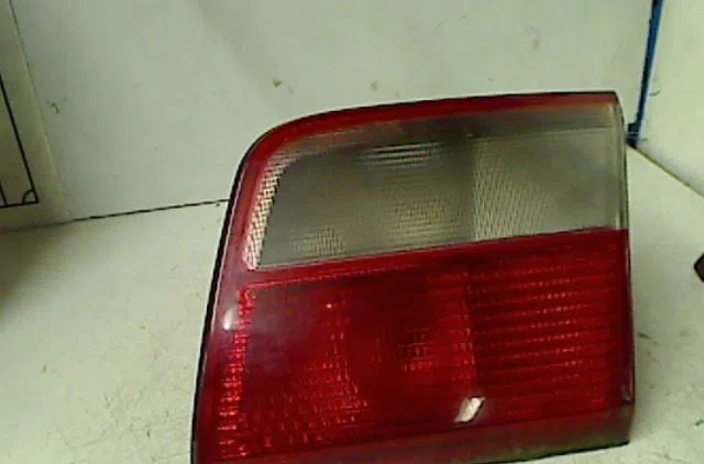 Feu arrière intérieur droit OPEL OMEGA occasion