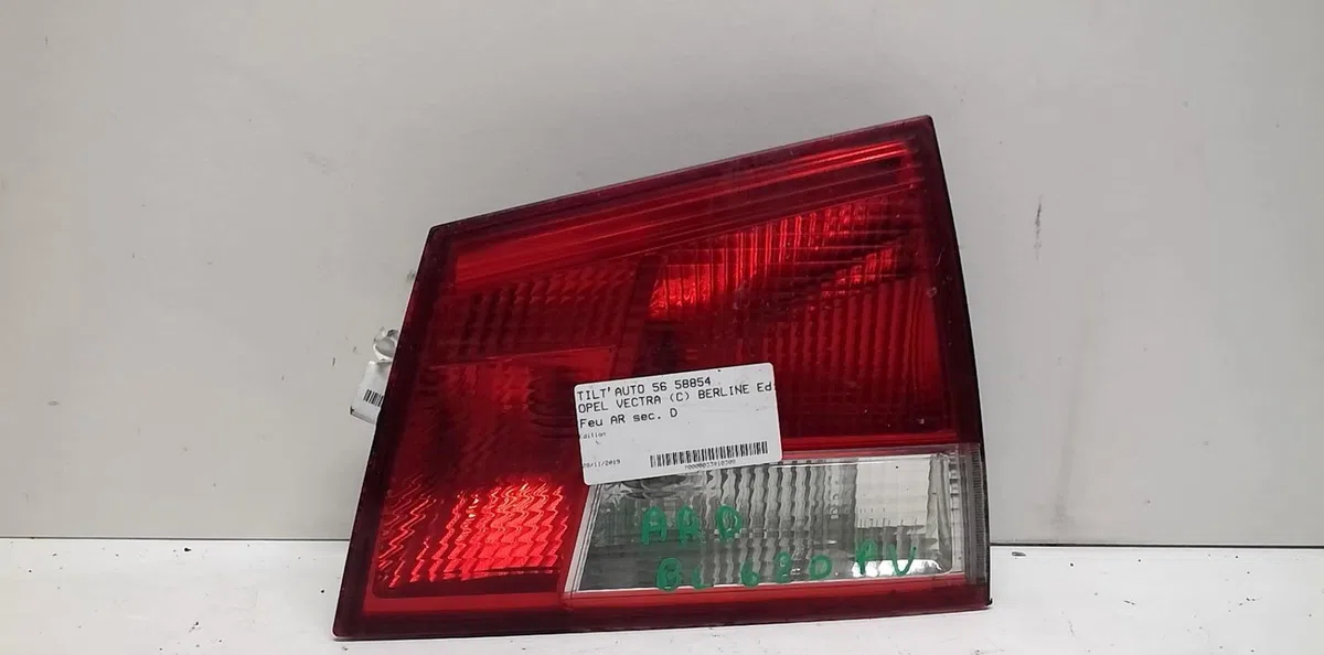 Feu arrière intérieur droit Opel VECTRA C Break (Z02) 1.9 cdti (f35) (2004-2009) occasion