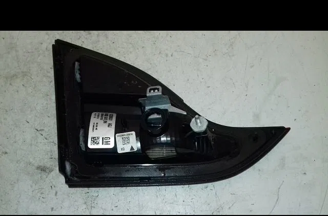 Feu arrière intérieur droit Opel ZAFIRA TOURER C (P12) 2.0 cdti (75) (2011) occasion