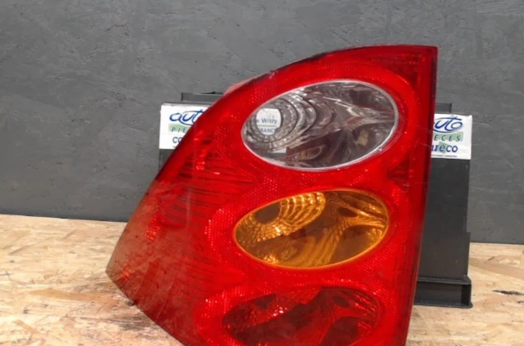 Feu arrière intérieur droit Peugeot 1007 (KM_) 1.4 (2005) occasion