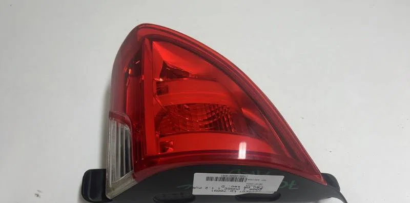 Feu arrière intérieur droit Peugeot 2008 I (CU_) 1.2 thp 110 - puretech 110 (2015) 5 portes occasion