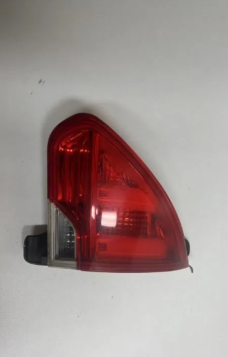 Feu arrière intérieur droit Peugeot 2008 I (CU_) 1.2 thp 110 - puretech 110 (2015) 5 portes occasion