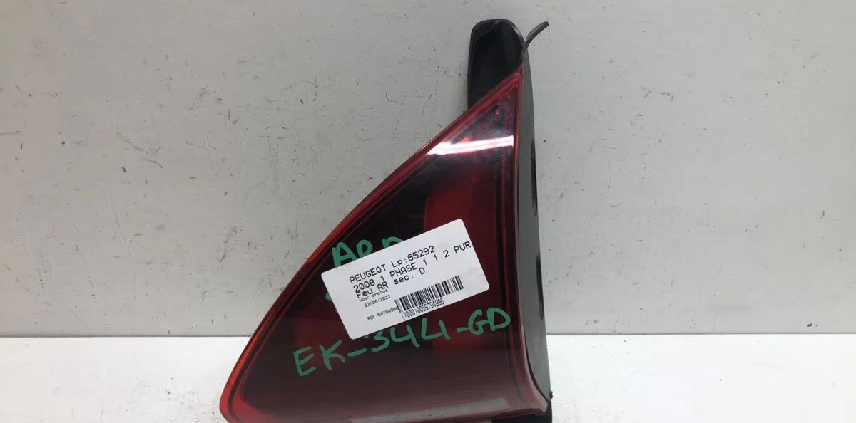 Feu arrière intérieur droit Peugeot 2008 I (CU_) 1.2 thp 110 - puretech 110 (2015) 5 portes occasion