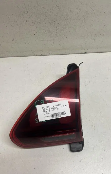 Feu arrière intérieur droit Peugeot 2008 I (CU_) 1.6 bluehdi 120 (2014) 5 portes occasion