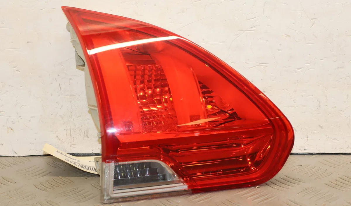 Feu arrière intérieur droit Peugeot 2008 I (CU_) 1.6 vti (2013) occasion