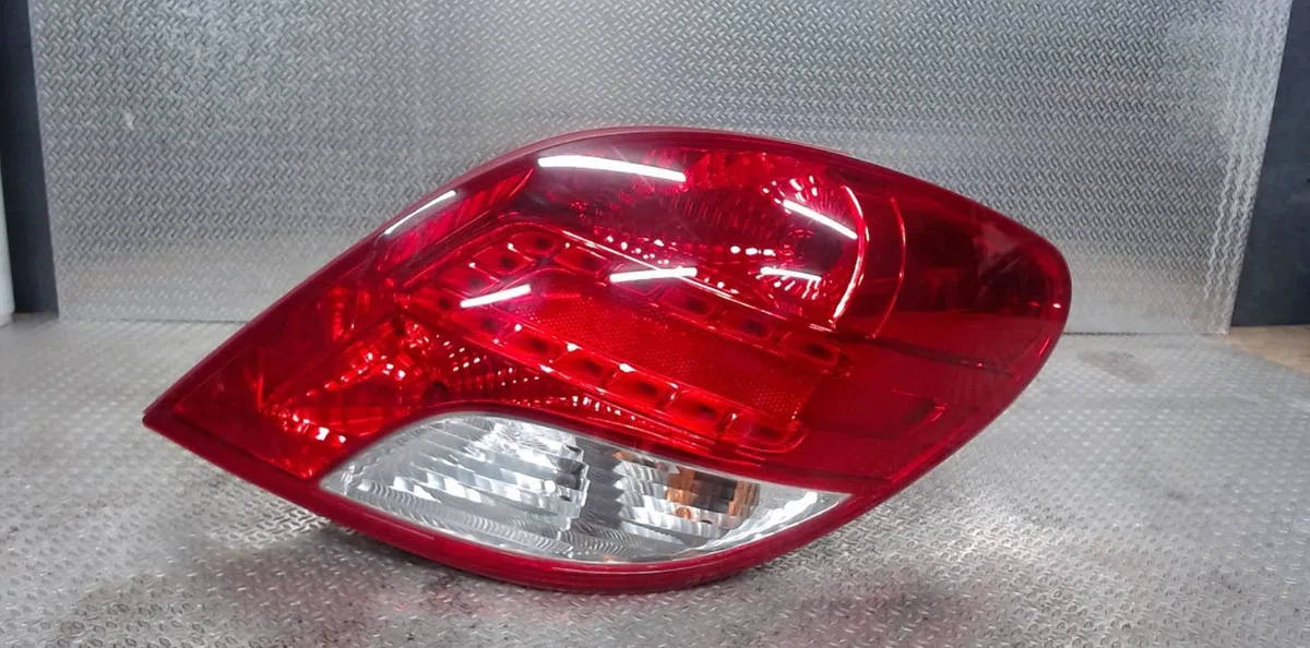 Feu arrière intérieur droit Peugeot 207-207 (WA_, WC_) 1.4 hdi (2006-2015) 5 portes occasion