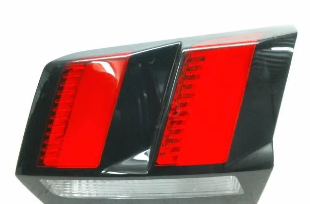 Feu arrière intérieur droit Peugeot 3008 SUV (MC_, MR_, MJ_, M4_) 1.2 thp- puretech 130 (mrhnsm, mrhnsu, mrhnsj, mrhnyw,