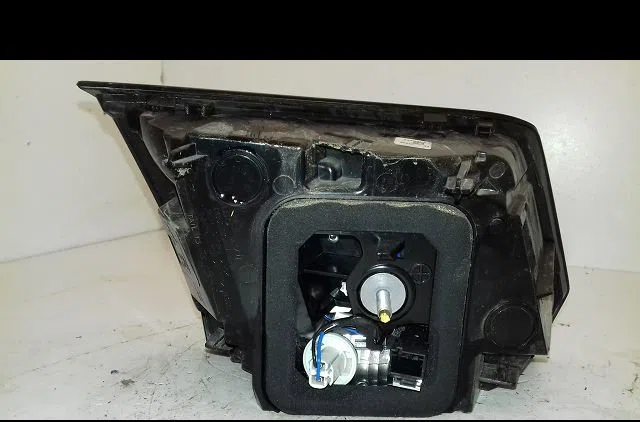 Feu arrière intérieur droit Peugeot 3008 SUV (MC_, MR_, MJ_, M4_) 1.2 thp- puretech 130 (mrhnsm, mrhnsu, mrhnsj, mrhnyw,