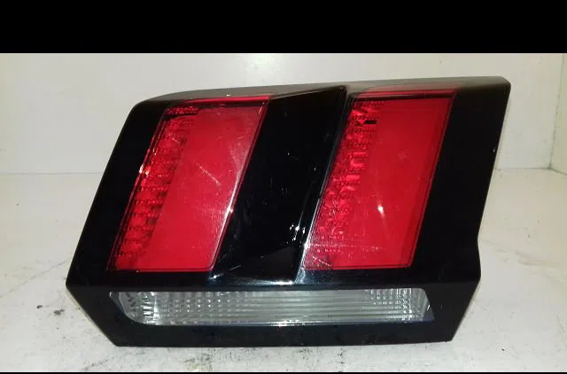 Feu arrière intérieur droit Peugeot 3008 SUV (MC_, MR_, MJ_, M4_) 1.2 thp- puretech 130 (mrhnsm, mrhnsu, mrhnsj, mrhnyw,