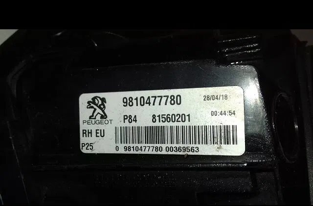 Feu arrière intérieur droit Peugeot 3008 SUV (MC_, MR_, MJ_, M4_) 1.5 bluehdi 130 (2018) 5 portes occasion