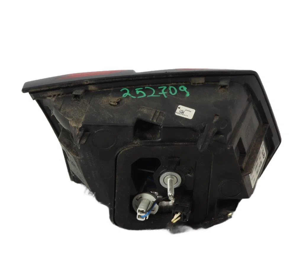 Feu arrière intérieur droit Peugeot 3008 SUV (MC_, MR_, MJ_, M4_) 2.0 bluehdi 150 (mjahxh, mjahxv, mjahxg, mjahsh, mjahr