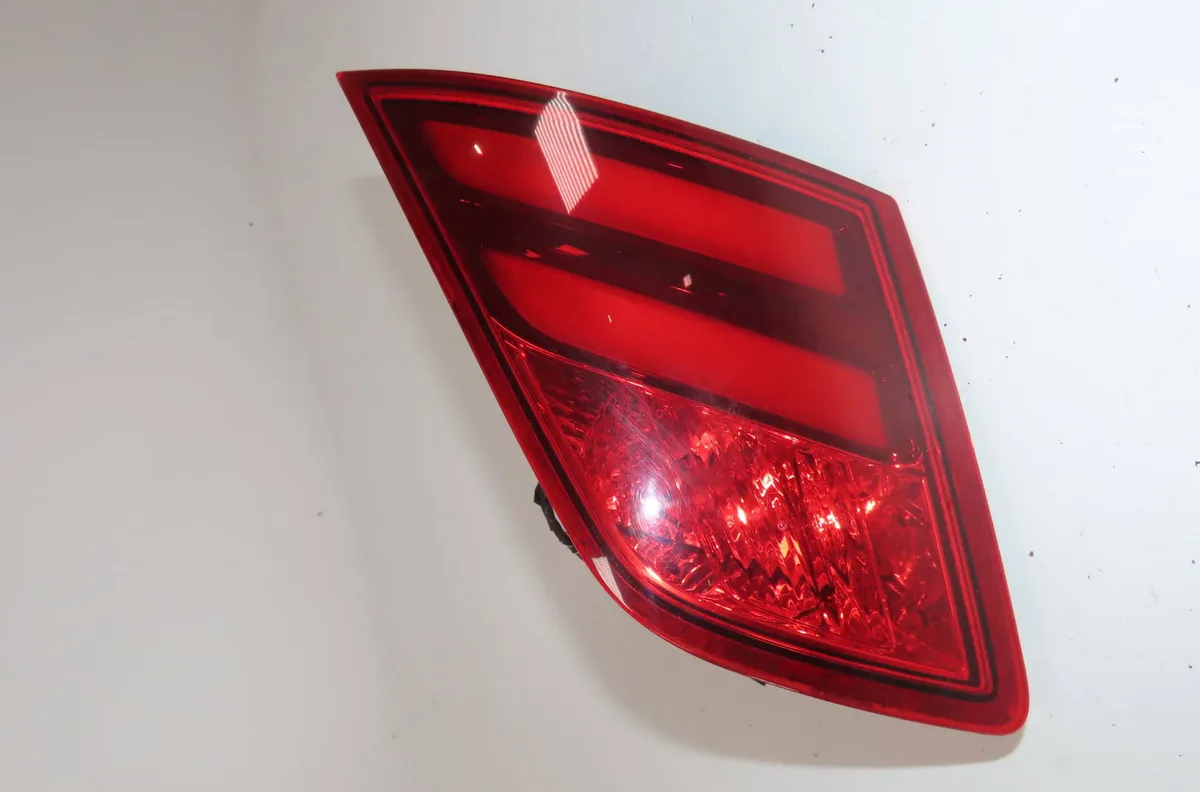 Feu arrière intérieur droit Peugeot 308 II (LB_, LP_, LW_, LH_, L3_) 1.6 gti (l35gnh) (2015-2021) occasion