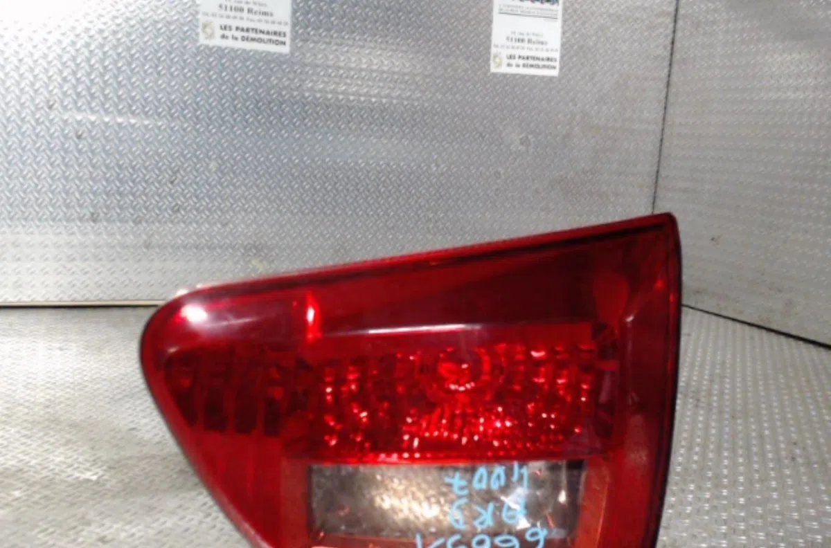 Feu arrière intérieur droit PEUGEOT 4007  4007 occasion