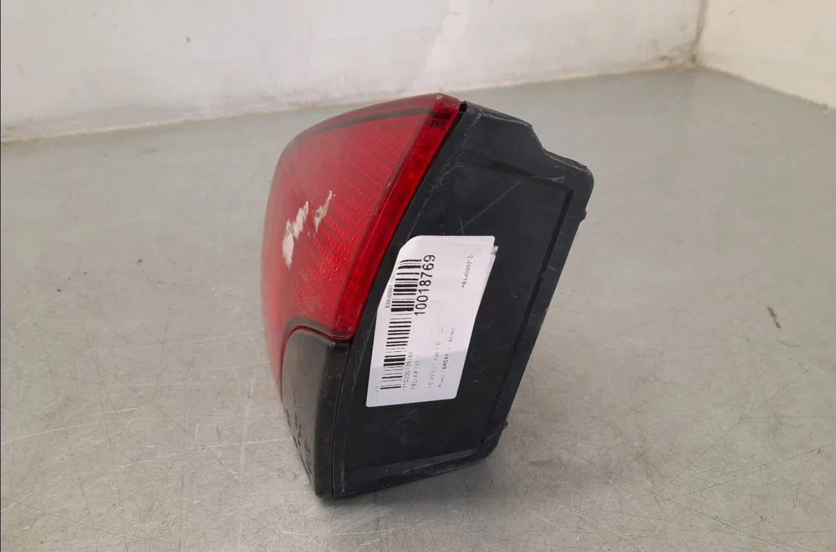 Feu arrière intérieur droit PEUGEOT 406  1.8i 110ch occasion