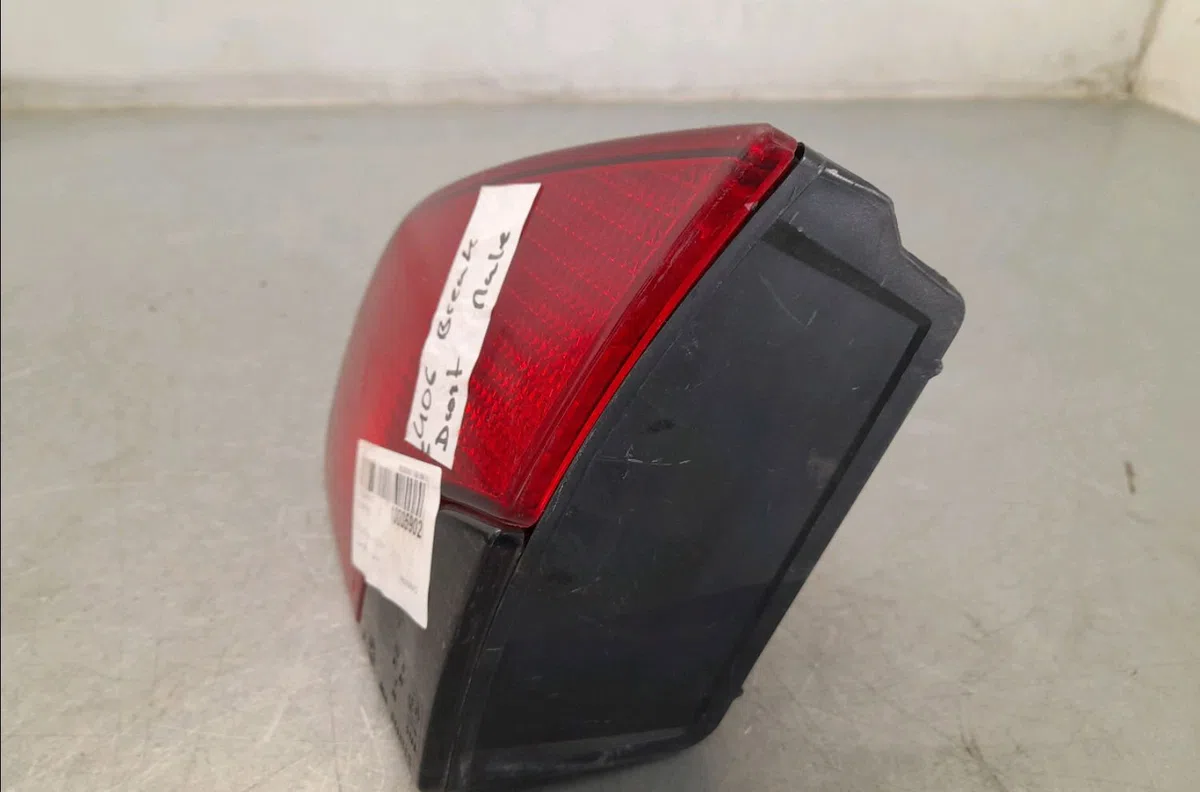 Feu arrière intérieur droit PEUGEOT 406  1.9 TD 90ch occasion