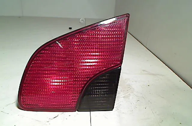 Feu arrière intérieur droit PEUGEOT 406 2002 occasion