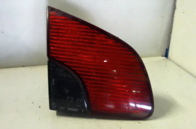 Feu arrière intérieur droit PEUGEOT 406 2003 occasion
