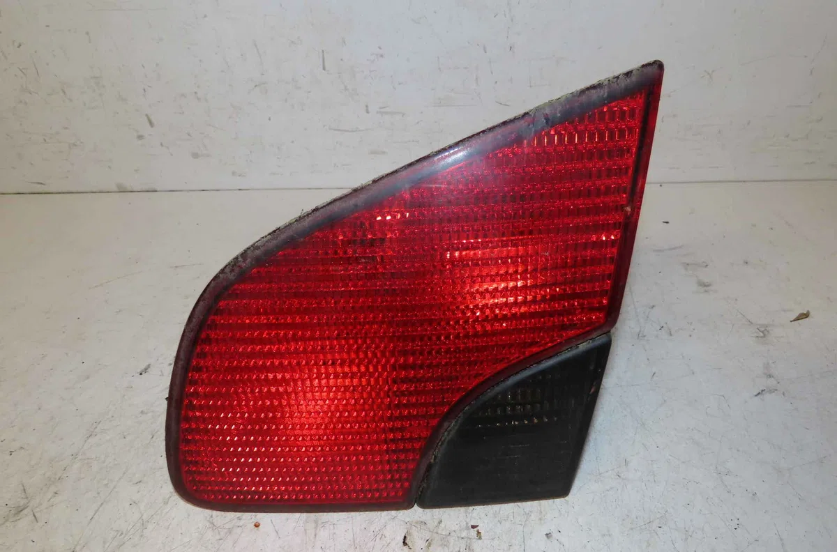 Feu arrière intérieur droit PEUGEOT 406 occasion