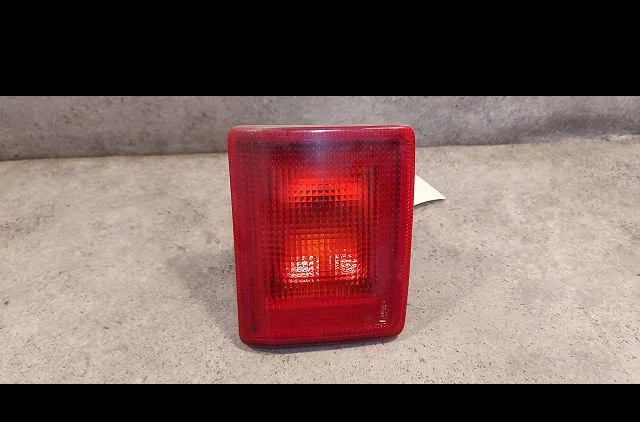Feu arrière intérieur droit Peugeot 407 SW (6E_) 1.6 hdi 110 (2004-2010) 5 portes occasion