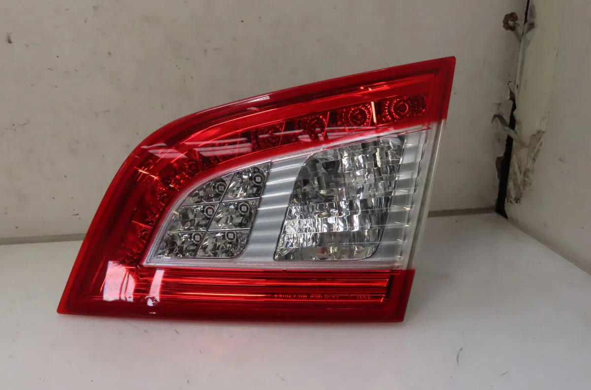 Feu arrière intérieur droit Peugeot 508 SW I (8E_) 1.6 (2012-2018) occasion