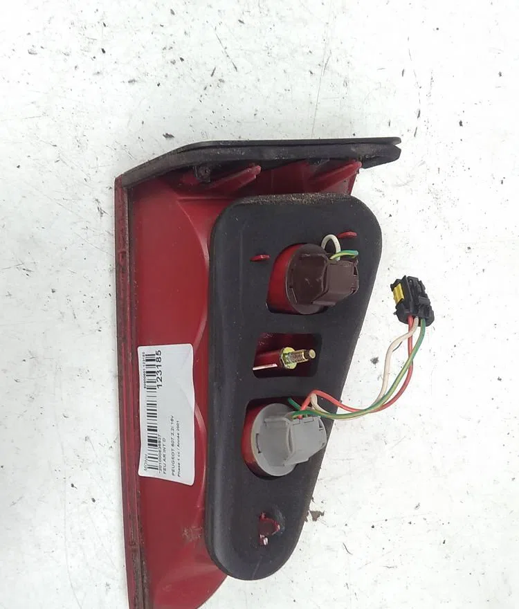 Feu arrière intérieur droit PEUGEOT 607  2.2i 16v occasion