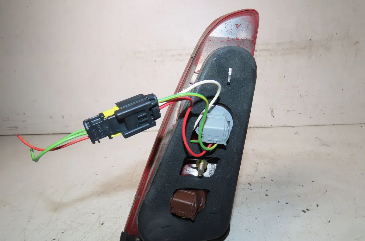 Feu arrière intérieur droit Peugeot 607 (9D, 9U) 2.0 hdi (2005-2011) occasion