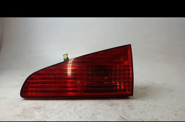 Feu arrière intérieur droit Peugeot 607 (9D, 9U) 2.2 16v (2000-2005) occasion
