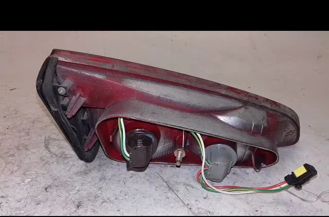Feu arrière intérieur droit Peugeot 607 (9D, 9U) 2.2 hdi (2000-2006) occasion