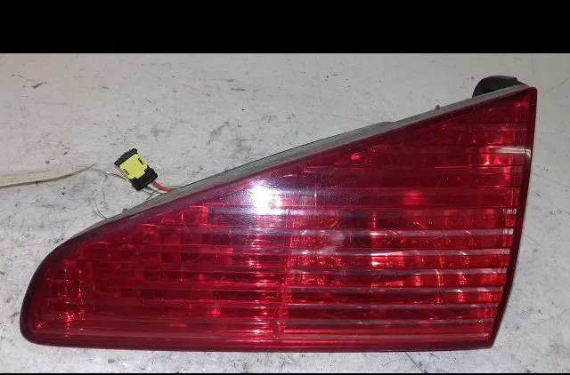 Feu arrière intérieur droit Peugeot 607 (9D, 9U) 2.2 hdi (2000-2006) occasion