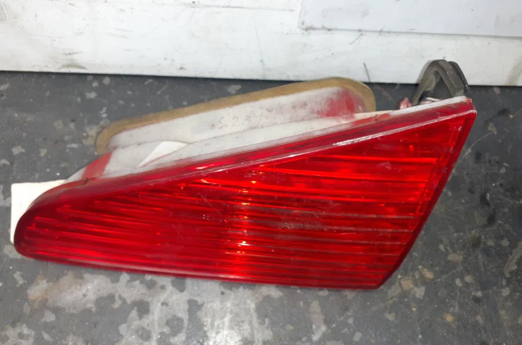 Feu arrière intérieur droit Peugeot 607 (9D, 9U) 2.2 hdi (2000-2006) occasion