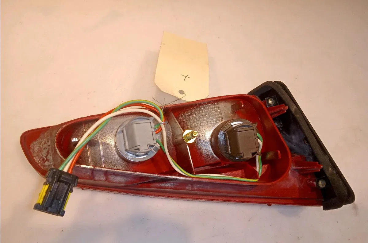 Feu arrière intérieur droit Peugeot 607 (9D, 9U) 3.0 v6 24v (2000-2004) occasion