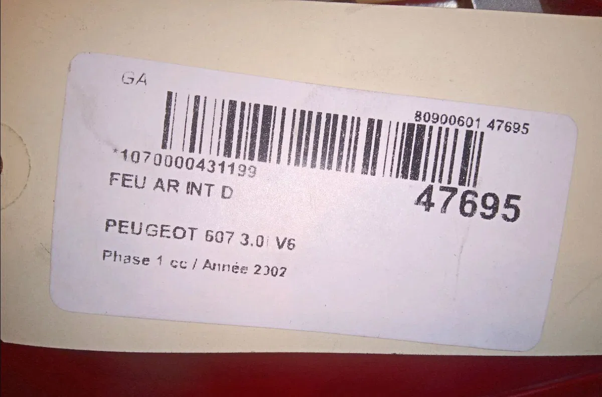 Feu arrière intérieur droit Peugeot 607 (9D, 9U) 3.0 v6 24v (2000-2004) occasion