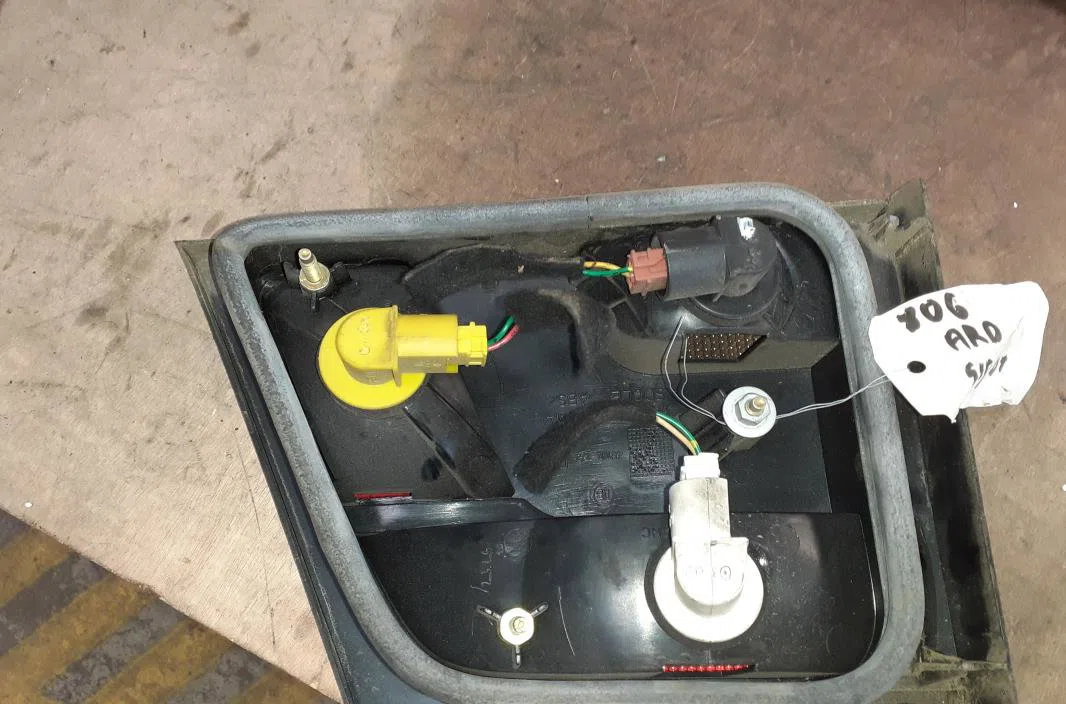 Feu arrière intérieur droit Peugeot 806 (221) 2.0 16v (1998-2000) occasion