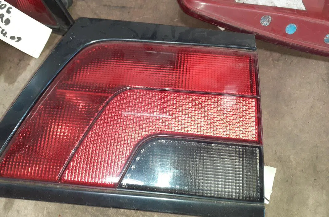 Feu arrière intérieur droit Peugeot 806 (221) 2.0 16v (1998-2000) occasion