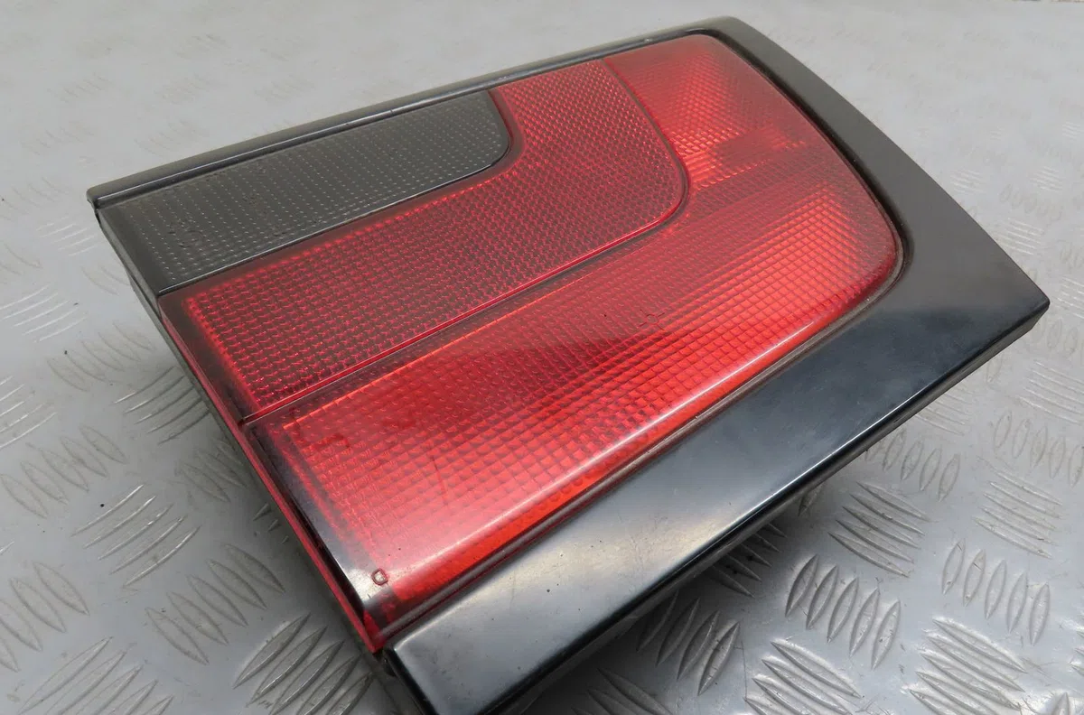 Feu arrière intérieur droit PEUGEOT 806 occasion