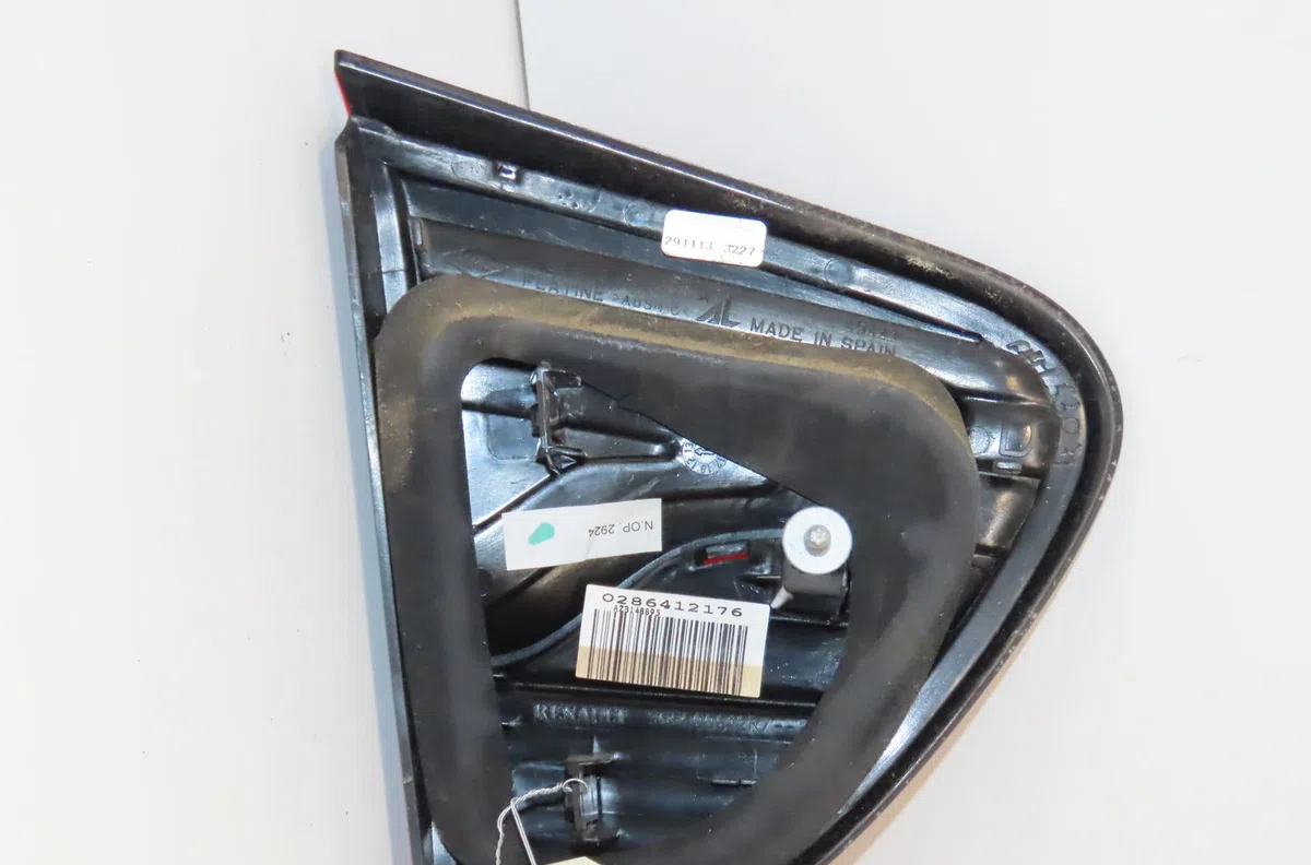 Feu arrière intérieur droit Renault CAPTUR I (J5_, H5_) 0.9 tce 90 (2013) 5 portes occasion