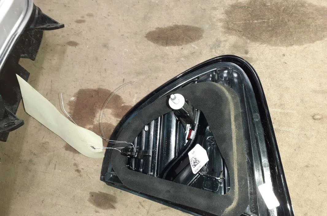 Feu arrière intérieur droit Renault CAPTUR I (J5_, H5_) 1.3 tce 150 (j5nk, j5js) (2018) occasion