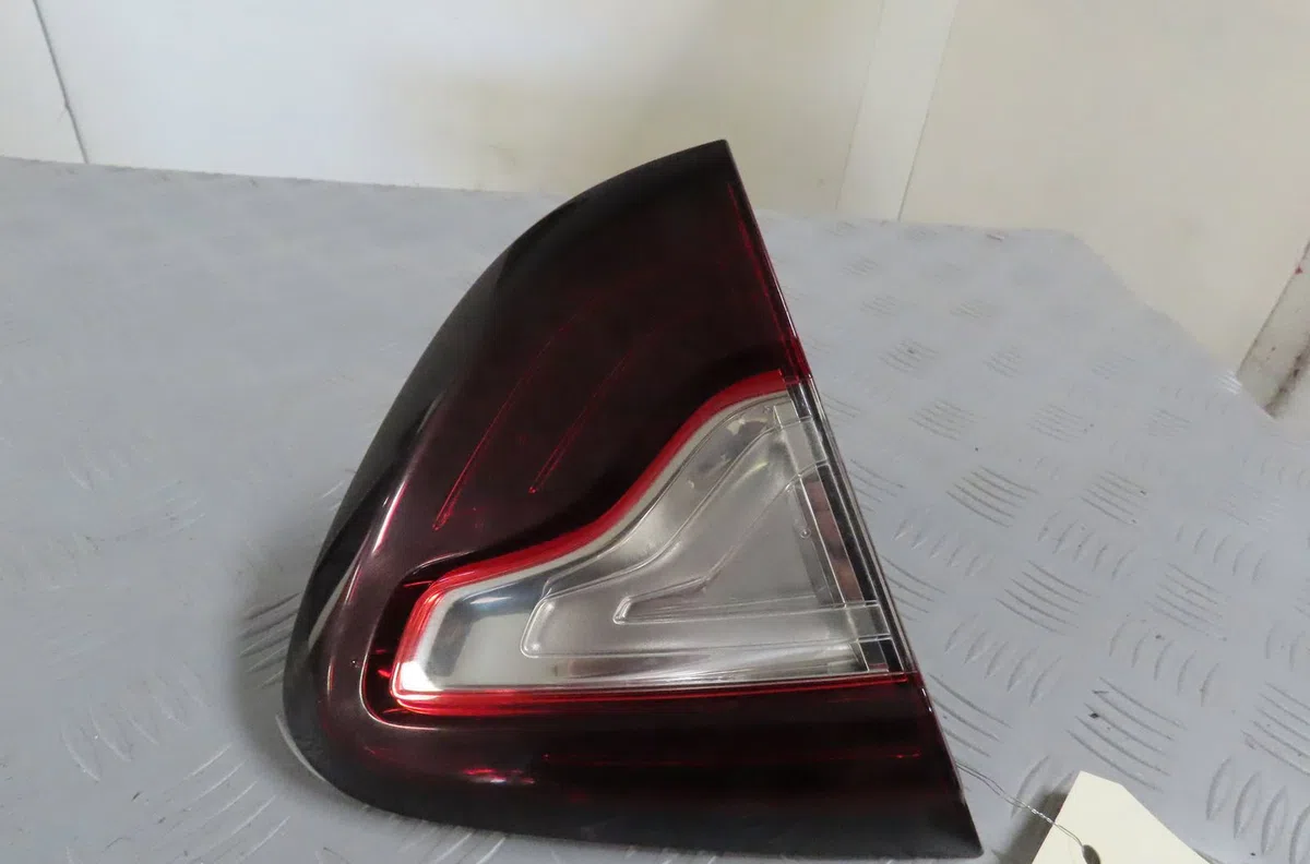 Feu arrière intérieur droit Renault CAPTUR I (J5_, H5_) 1.5 dci 110 (2015) 5 portes occasion