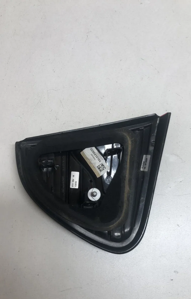 Feu arrière intérieur droit Renault CAPTUR I (J5_, H5_) 1.5 dci 90 (2013) 5 portes occasion