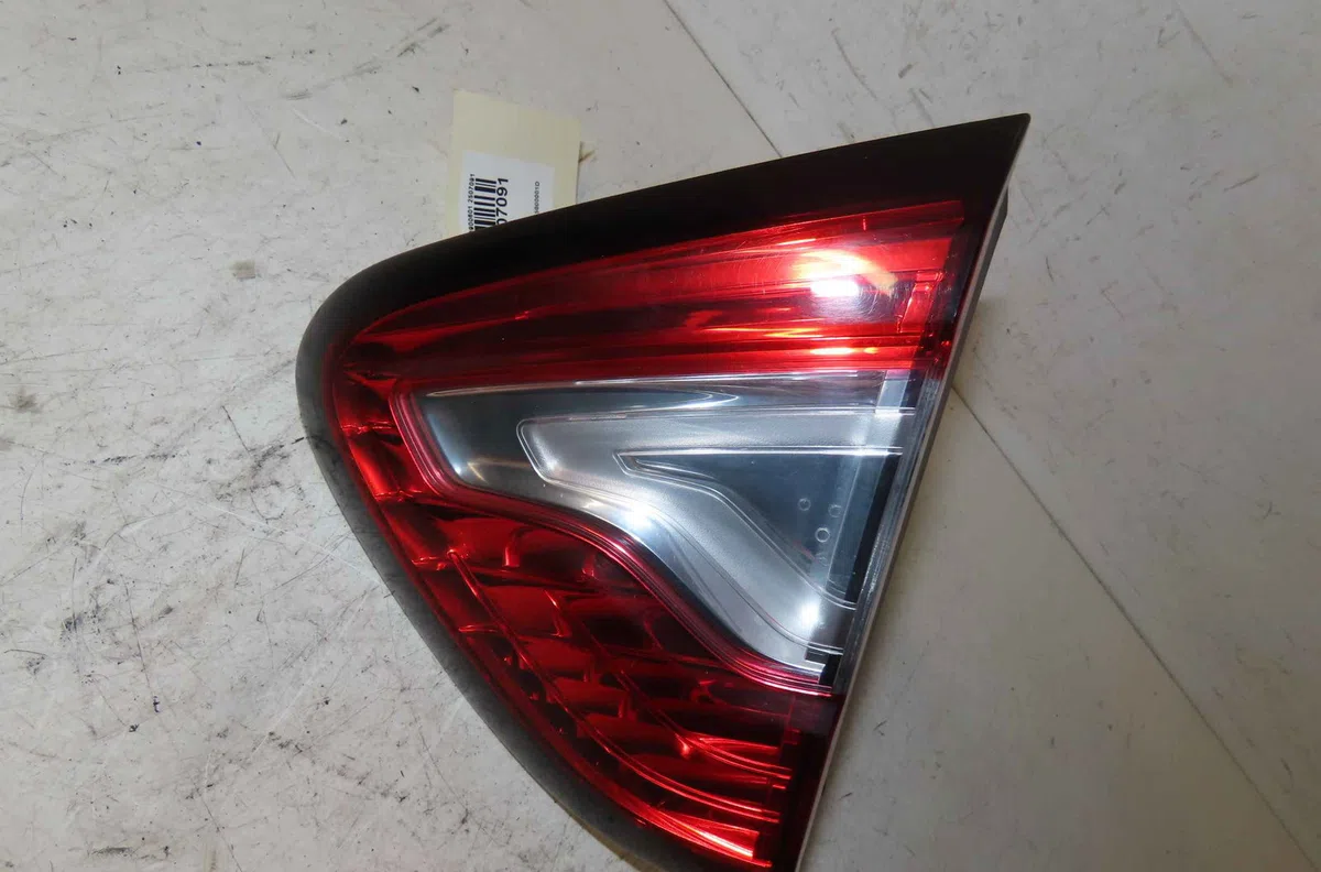 Feu arrière intérieur droit RENAULT CAPTUR I occasion