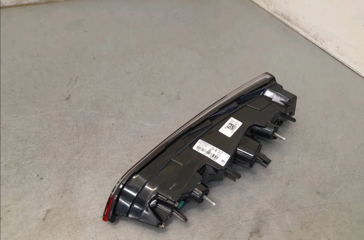 Feu arrière intérieur droit Renault CAPTUR II (HF_) Tce 160 (hfn1) (2020) occasion