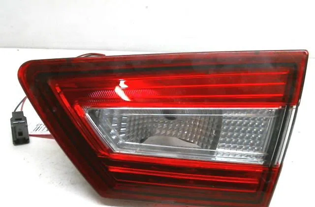 Feu arrière intérieur droit RENAULT CLIO 09 TCE - 90 INTENS occasion