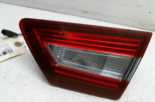 Feu arrière intérieur droit RENAULT CLIO 1.5 ENERGY DCI - 90 occasion