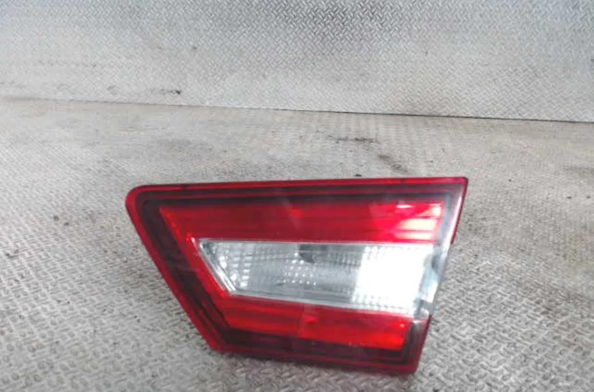 Feu arrière intérieur droit RENAULT CLIO 4  CLIO 4 PHASE 1 occasion