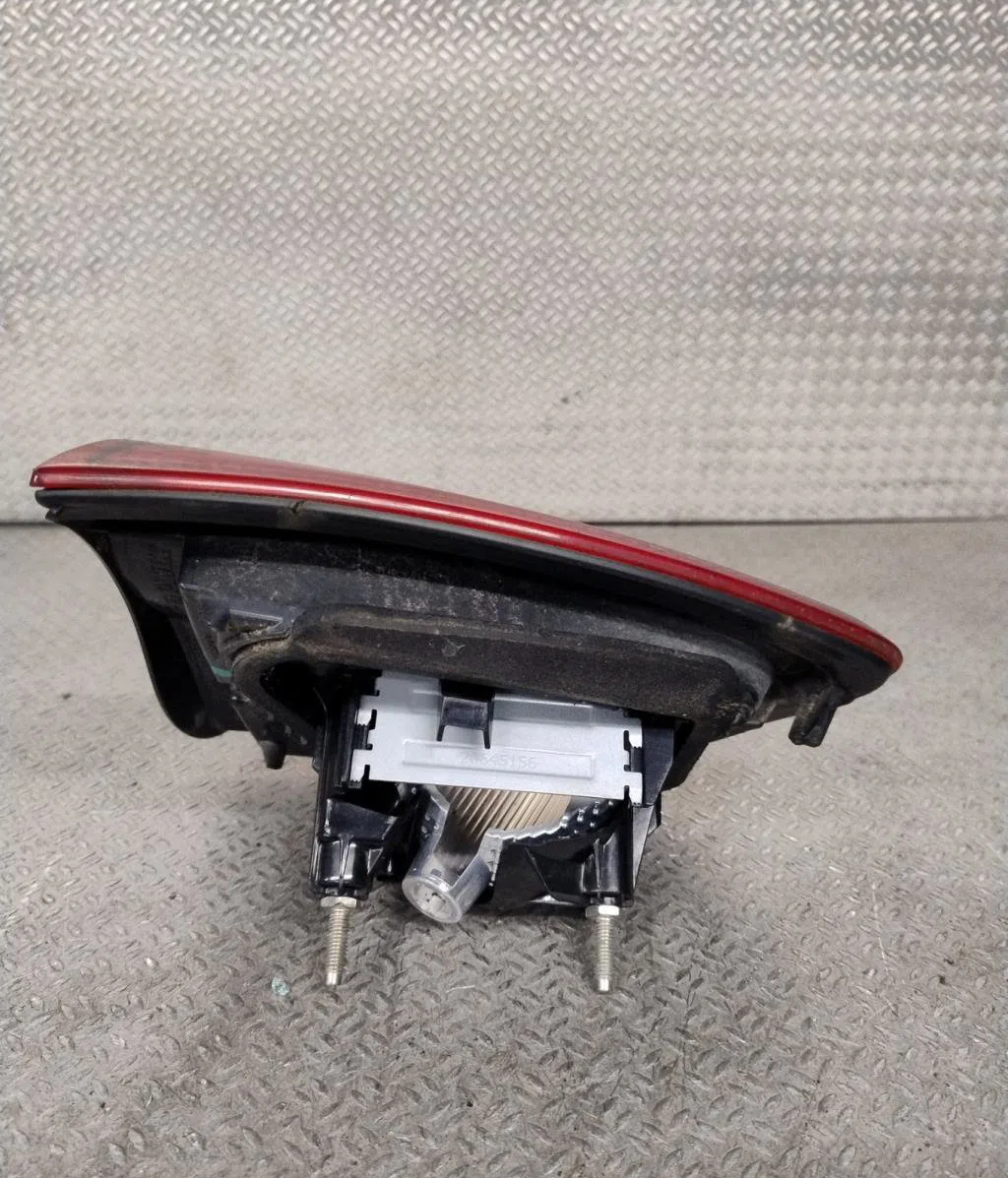 Feu arrière intérieur droit RENAULT CLIO 4 PHASE 1 BREAK occasion